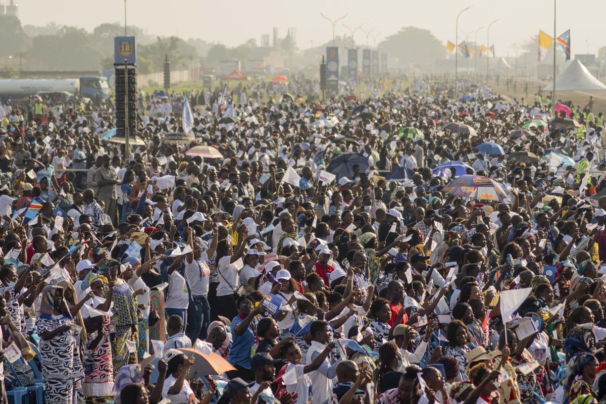 Plus d'un million de fidèles étaient réunis pour une messe géante du pape François à Kinshasa.
