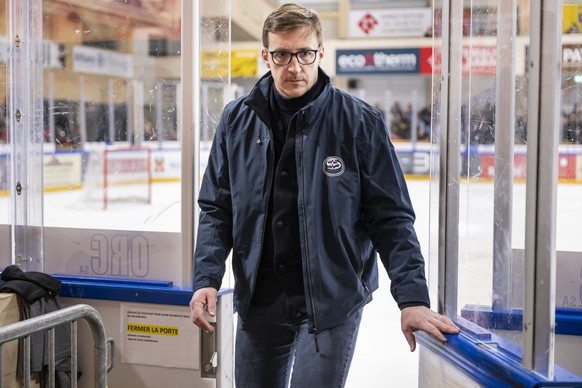 Ambri-Piottas Cheftrainer Luca Cereda verlaesst enttaeuscht das Eis nach dem Eishockey-Qualifikationsspiel der National League zwischen dem HC Ajoie und dem HC Ambri-Piotta, am Donnerstag, 22. Dezembe ...