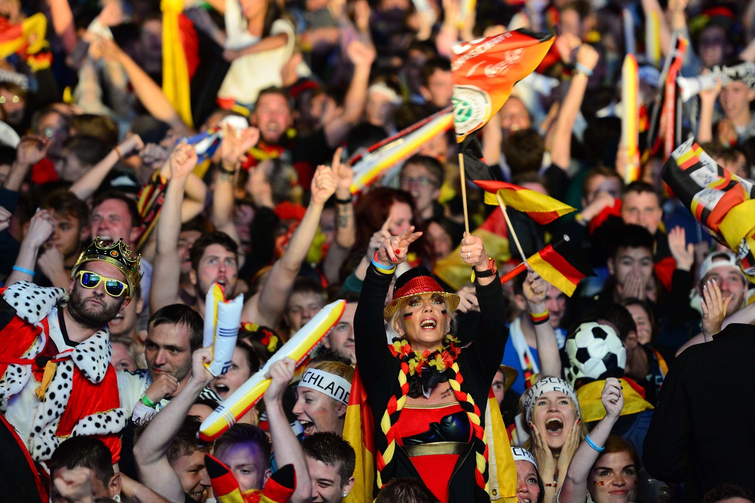  Oh Wie Ist Das Sch n So Feiern Die Deutschen Fans Den WM Titel
