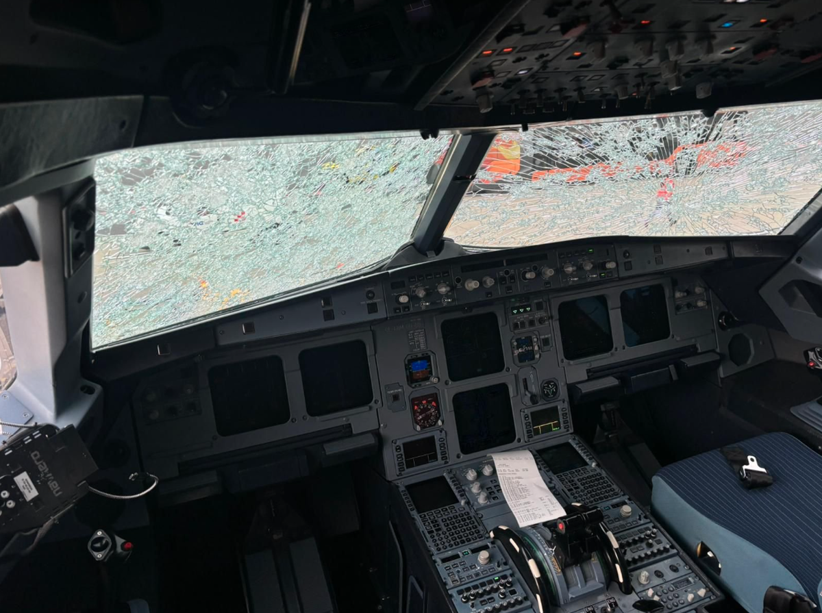 Un avion criblé par la grêle en Autriche