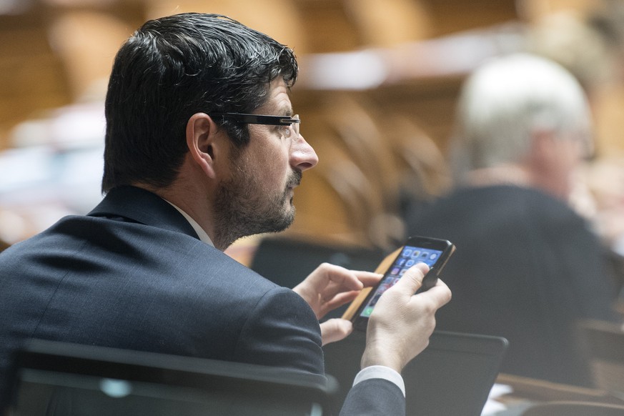 ARCHIVBILD ZUM RUECKTRITT VON YANNICK BUTTET ALS VIZE-PRAESIDENT DER CVP SCHWEIZ, AM MONTAG, 4. DEZEMBER 2017 - Nationalrat Yannick Buttet, CVP-VS, verfolgt die Debatte an der Wintersession der Eidgen ...