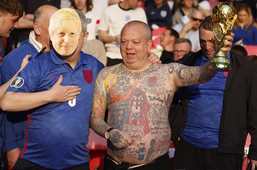 IMAGO / PA Images

England v Switzerland - Alzheimer s Society International - Wembley Stadium England fans with a replica of the FIFA World Cup, WM, Weltmeisterschaft, Fussball trophy before the Alzh ...