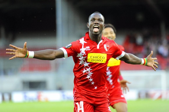 epa04935336 Sion's Moussa Konate celebrates after scoring the 1-0 lead during the UEFA Europa League group B soccer match between FC Sion and FC Rubin Kazan at Tourbillon Stadium in Sion, Switzerland, 17 September 2015.  EPA/OLIVIER MAIRE