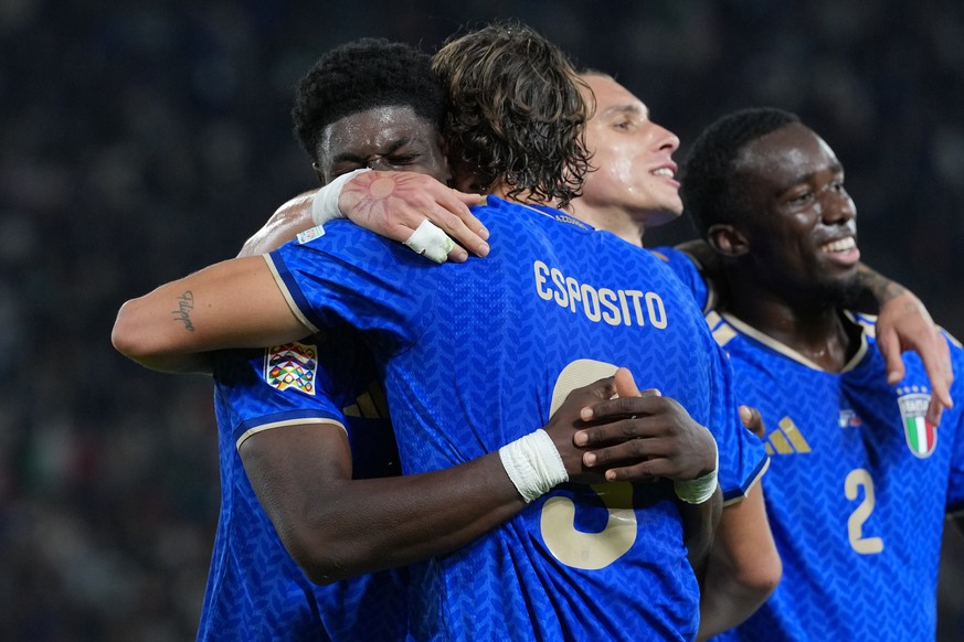Italy's Pio Esposito, centre, celebrates with teammates after scoring his side's third goal during the UEFA Nations League soccer match between Italy and Turkey in Bologna, Italy, Monday, Oc ...