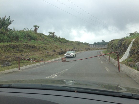 Hier geht es nicht weiter: Die Strasse hoch zum Pico Basilé ist geschlossen.