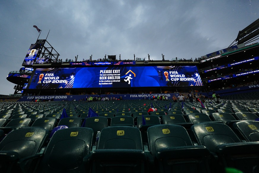 A sign advising fans of a weather delay is displayed during the World Cup Group I soccer match between France and Iraq in Philadelphia, Monday, June 22, 2026. (AP Photo/Derik Hamilton)
APTOPIX Iraq Fr ...