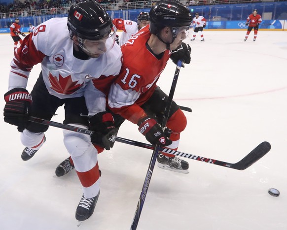 epa06528594 Wojtek Wolski (L) of Canada in action against Raphael Diaz (R) of Switzerland during the men&#039;s Ice Hockey preliminary round match between Switzerland and Canada at the Kwandong Hockey ...