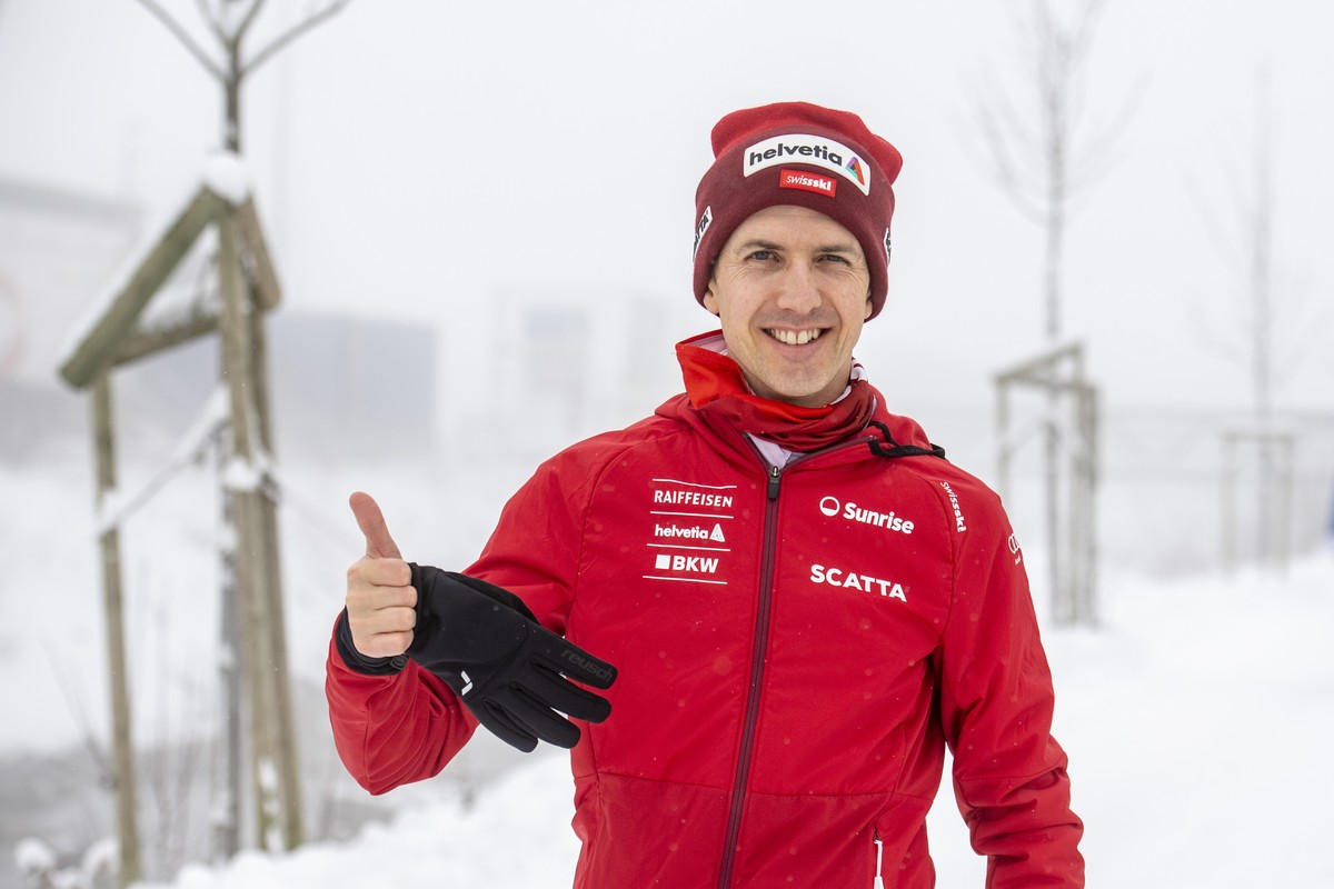 Simon Ammann from Switzerland at the warm up befor the Qualification of the men's ski jumping FIS World Cup in Engelberg, Switzerland, Friday, December 16, 2022. (KEYSTONE/Urs Flueeler)