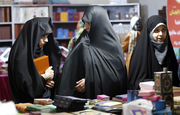 epa10557285 Veiled Iranian women visit the 30th Koran exhibition at the Mosalah Mosque in Tehran, Iran, 03 April 2023. The exhibition of the Moslems&#039; holy book runs until 15 April. EPA/ABEDIN TAH ...