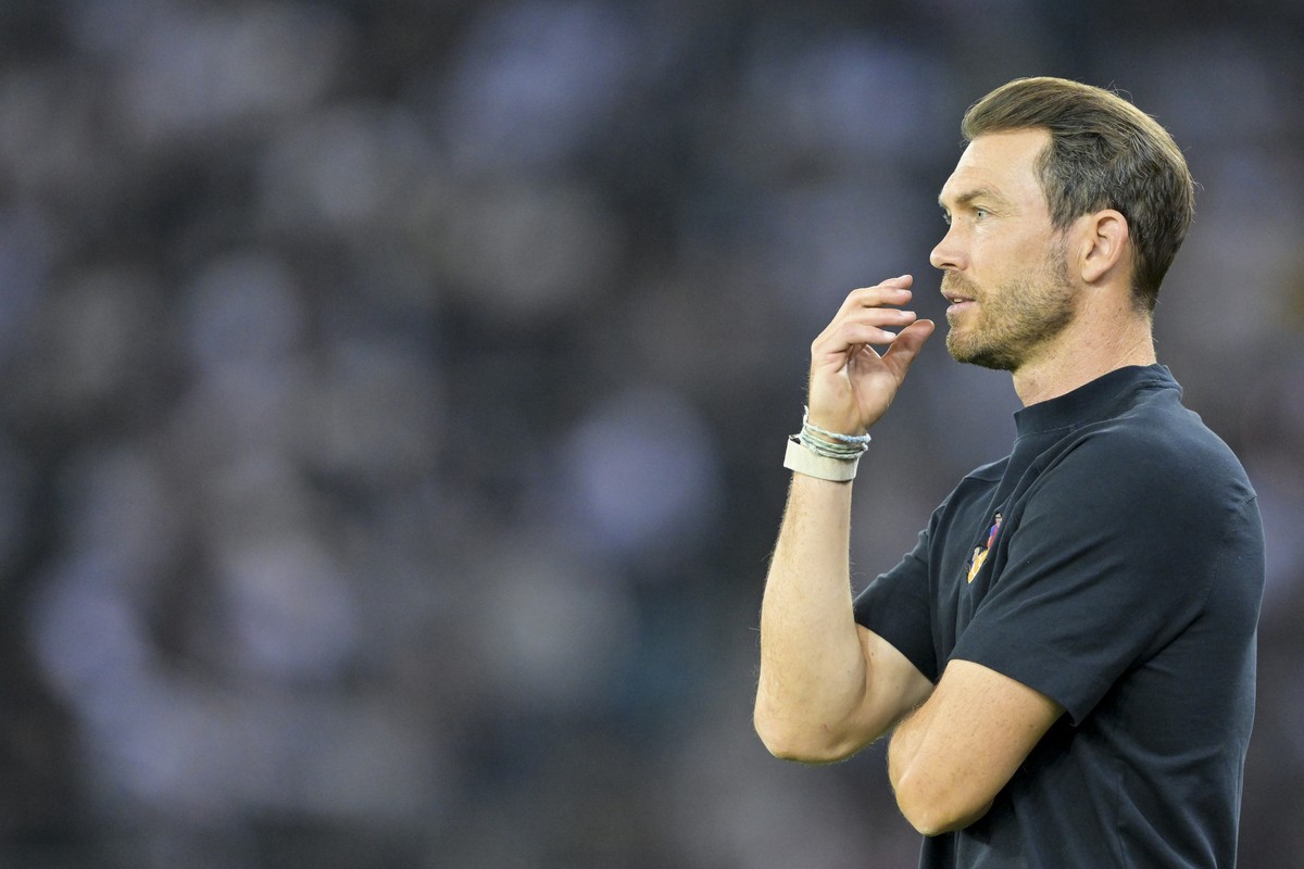 Trainer Stephan Lichtsteiner (FCB) beim Fussballspiel der Super League zwischen dem FC Zuerich (FCZ) und dem FC Basel (FCB), am Samstag, 22. August 2026 im Stadion Letzigrund in Zuerich. (KEYSTONE/Gia ...