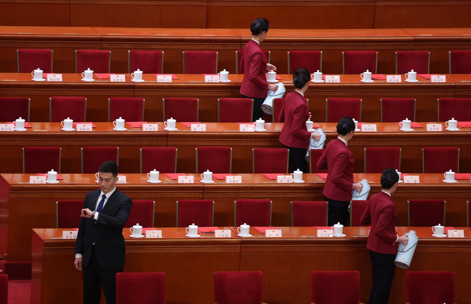 epa11213638 Hostesses pour tea before the closing meeting of the second session of the 14th National People&#039;s Congress (NPC) at the Great Hall of the People in Beijing, China, 11 March 2024. Chin ...