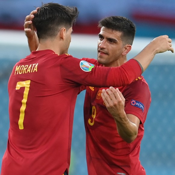 epa09286900 Alvaro Morata (L) of Spain celebrates with team-mate Gerard Moreno after scoring the 1-0 goal during the UEFA EURO 2020 group E preliminary round soccer match between Spain and Poland in S ...