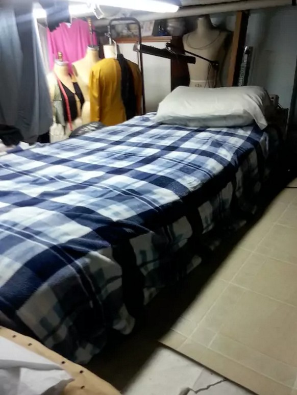 «JFK Blvd 25 min from Time Square».