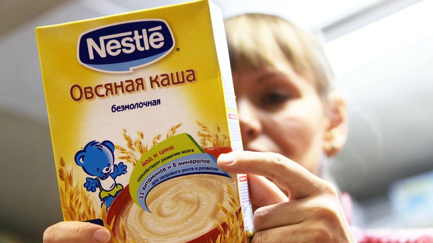 ITAR-TASS 94: RYAZAN, RUSSIA. APRIL 23, 2010. Nestle baby food in a store. PUBLICATIONxINxGERxAUTxONLY Highlight S00808E3