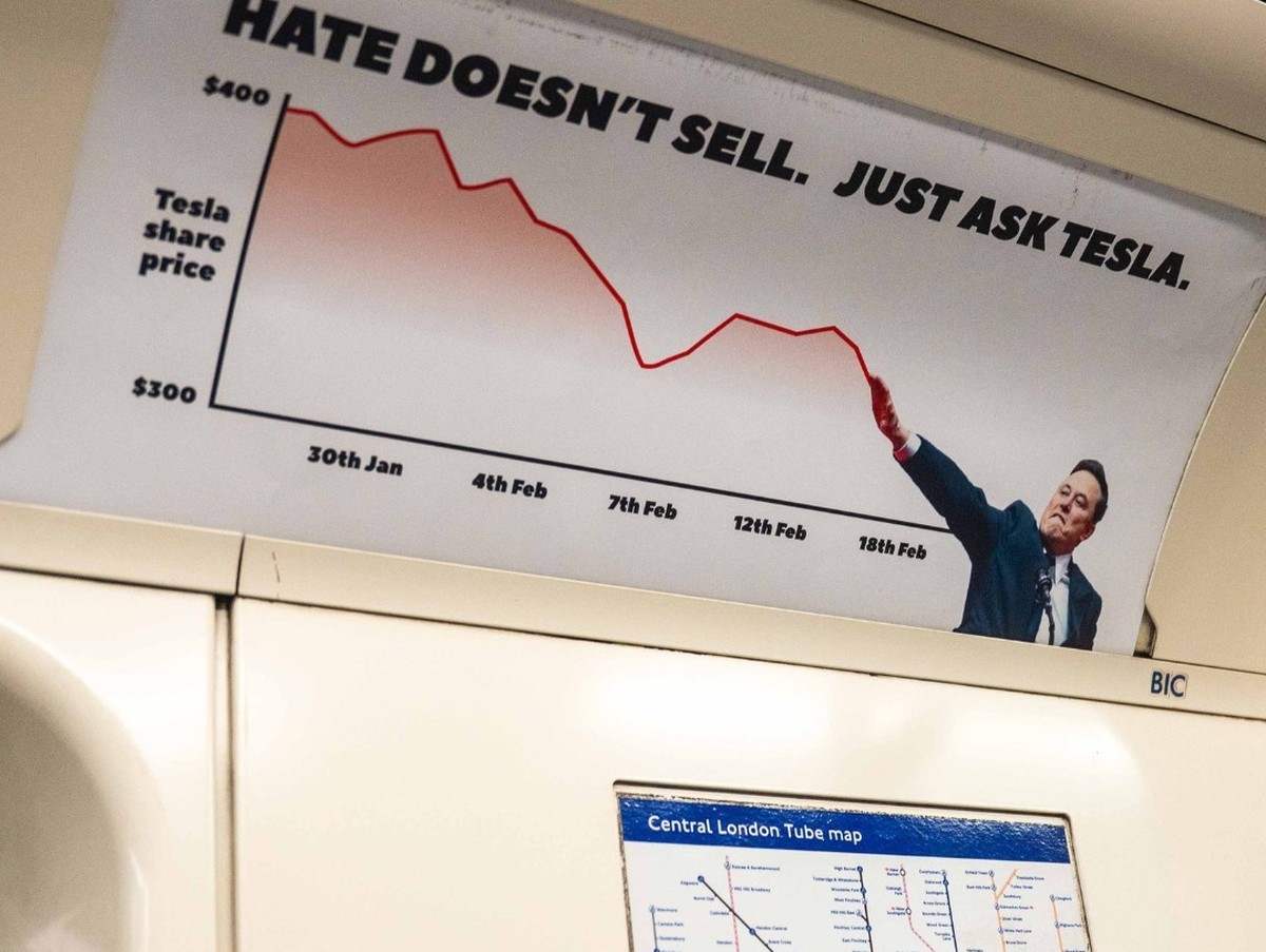 Tesla crash. Everyone Hates Elon London Underground https://bsky.app/profile/everyonehateselon.bsky.social