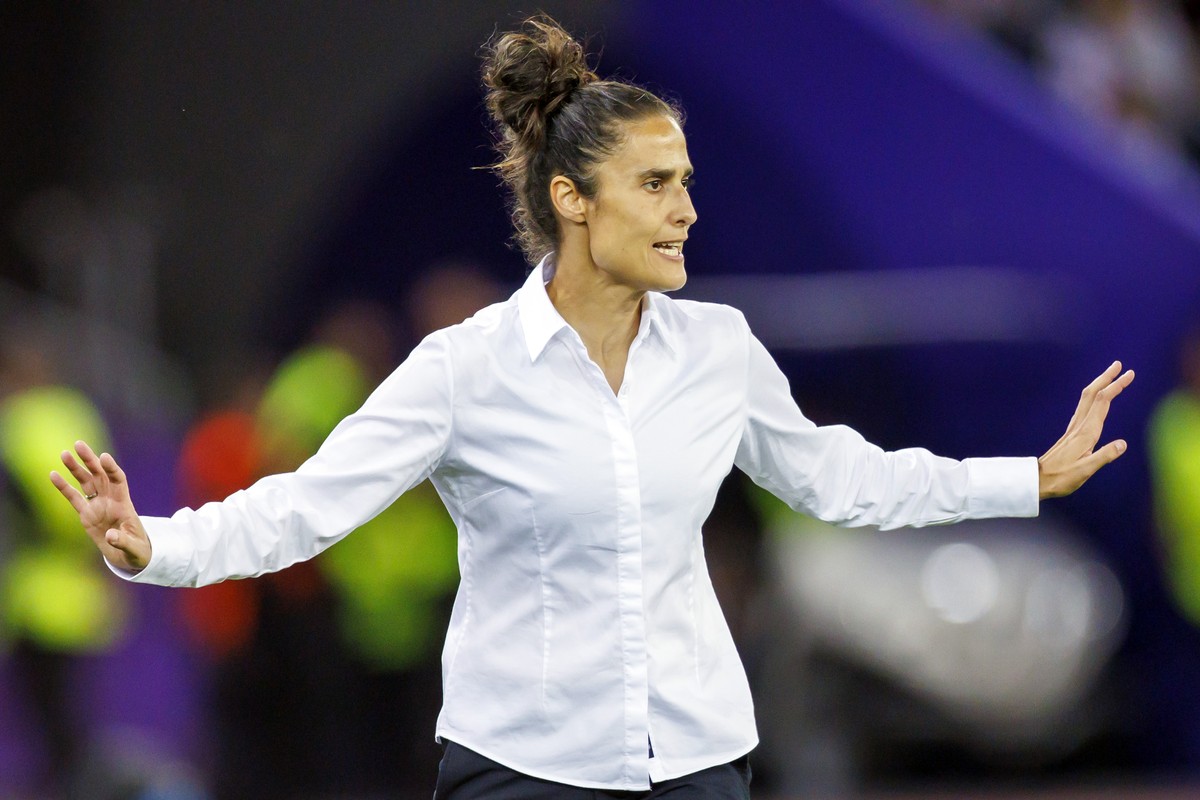 Spain's head coach Montserrat Tome during the UEFA Women's EURO 2025 semi final soccer match between Germany and Spain at the Letzigrund stadium in Zurich, Switzerland, on Wednesday, July 23 ...