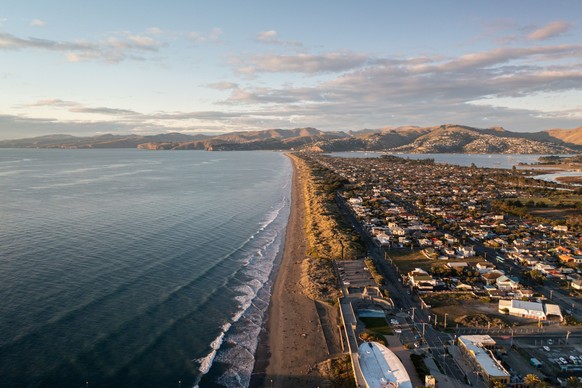 RECORD DATE NOT STATED An aerial drone shot during sunrise at New Brighton beach, Christchurch, South Island, New Zealand *** An&Verkauf aerial Drohne erschossen w