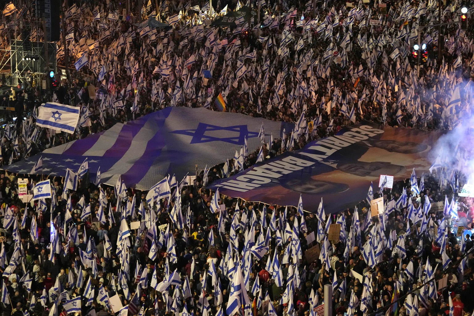Israelis protest plans by Prime Minister Benjamin Netanyahu's far-right government to overhaul the justice system, in Tel Aviv, Israel, April 1, 2023. (AP Photo/Tsafrir Abayov)