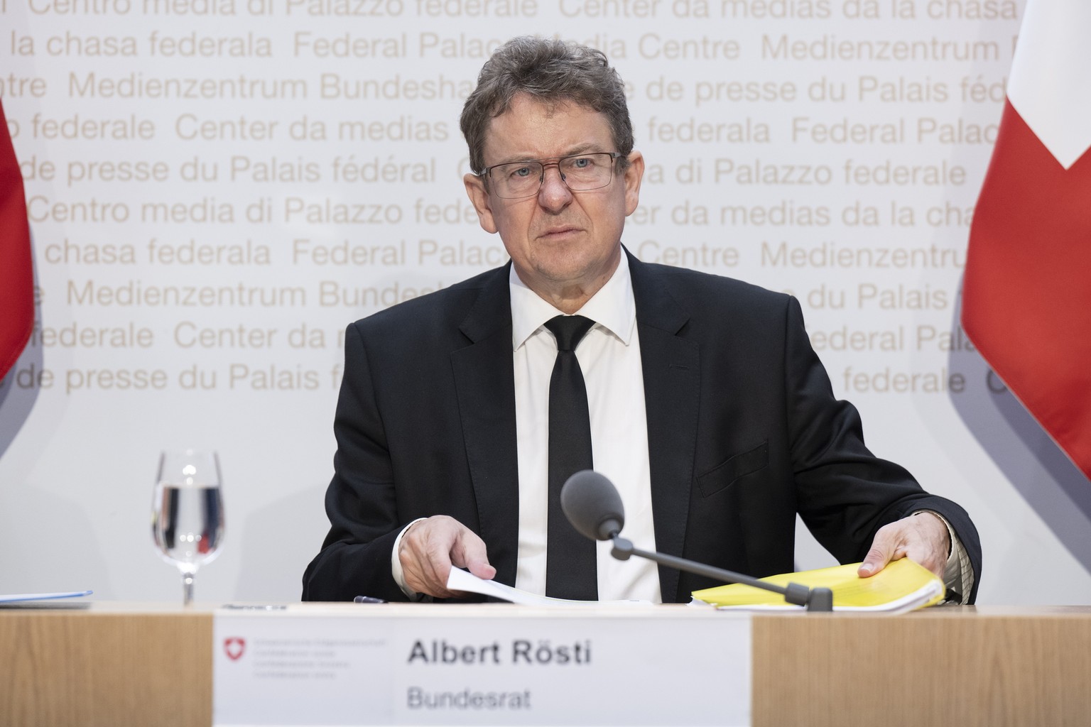 Bundesrat Albert Roesti spricht an einer Medienkonferenz nach der Bundesratssitzung, am Freitag, 26. September 2025, in Bern. (KEYSTONE/Peter Schneider)