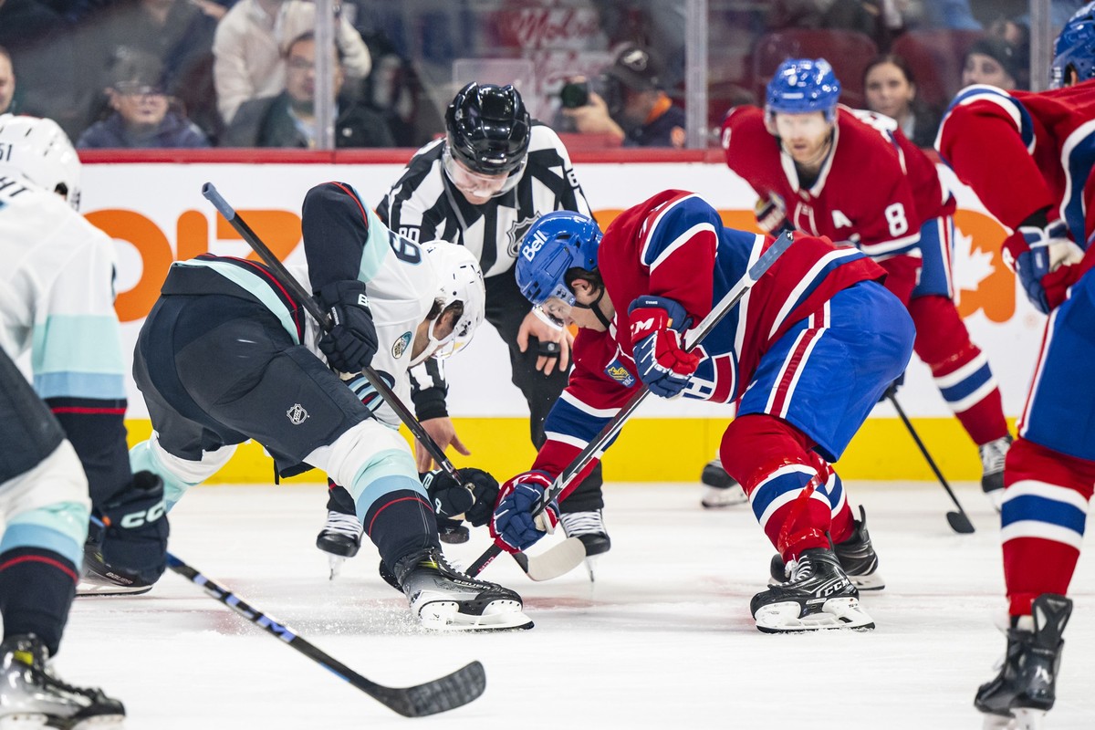 MONTREAL, CANADA- OCTOBER 29: Chandler Stephenson #9 of the Seattle Kraken faces off Jake Evans #71 of the Montreal Canadiens during the third period of the NHL regular season game between the Montrea ...