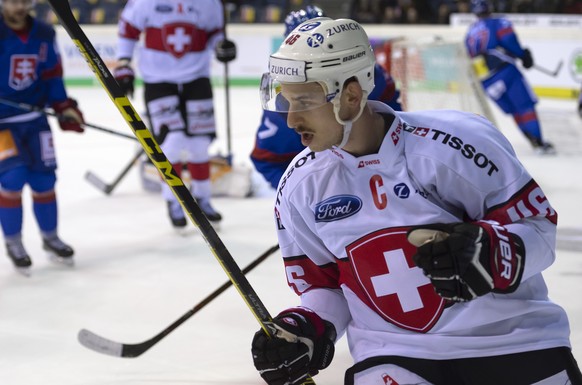 Switzerland&#039;s Noah Rod, front, cheers after scoring during the Ice Hockey Deutschland Cup match between Slovakia and Switzerland at the Koenig Palast stadium in Krefeld, Germany, on Thursday, Nov ...