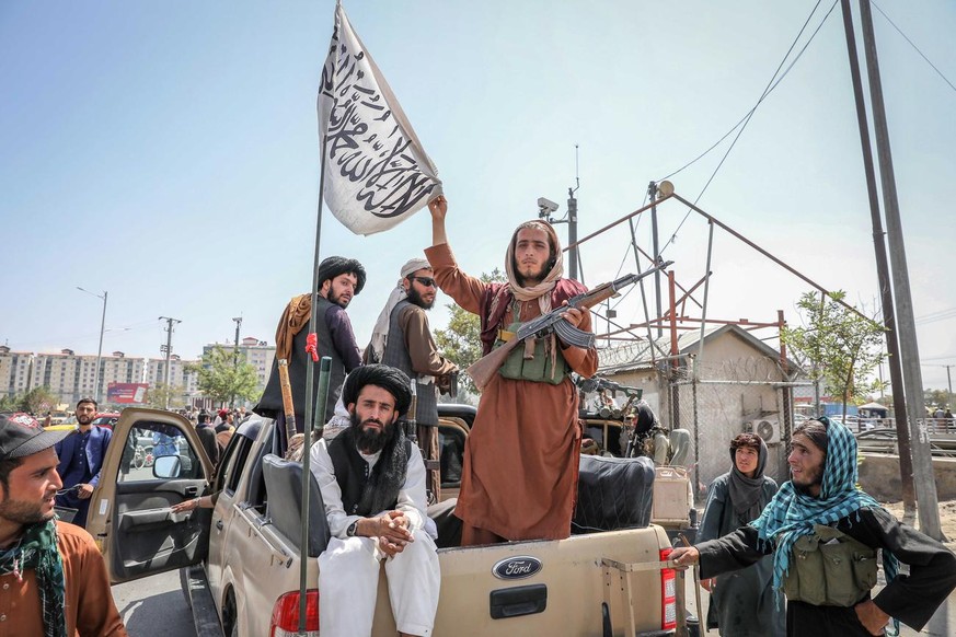 epa09416519 Taliban fighters are seen on the back of a vehicle in Kabul, Afghanistan, 16 August 2021. Taliban co-founder Abdul Ghani Baradar, on 16 August 2021, declared victory and an end to the deca ...
