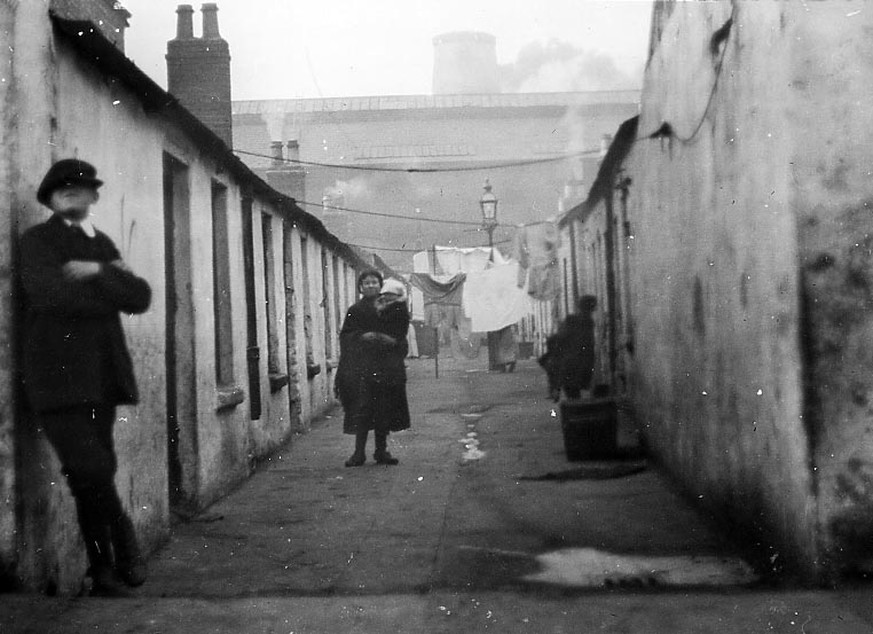 Die armseligen Hütten an der Lime Street, 1913.&nbsp;