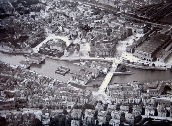 Zürich um 1910 von oben: Blick aufs Central, die alte Bahnhofbrücke und den Hauptbahnhof.