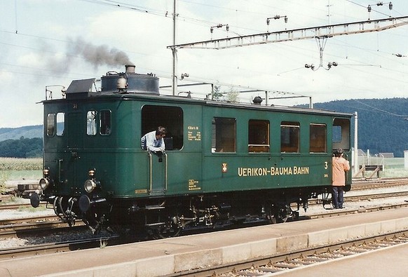 Gemäss Informationen von watson handelte es sich bei dem Dampftriebwagen um einen Nostalgiezug des Typs UeBB CZm 1/2.