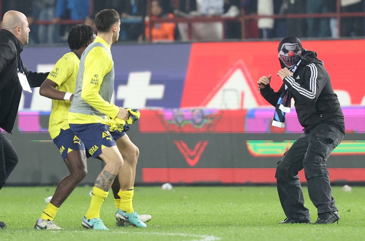 After the game between Trabzonspor and Fenerbahce in the Turkish Super League, Trabzonspor fans entered the field and attacked Fenerbahce players in Trabzon, Turkey on 17 March 2024. End of the game,  ...
