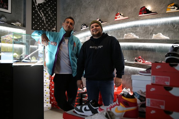 SNKRZH Schuhladen in Zürich, 
Spahiu, Almaf
Salahi, Kuvet