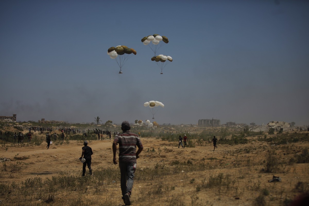 Pourquoi parachuter de l'aide sur Gaza est «ridicule et inutile»