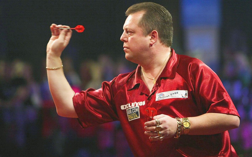 FRIMLEY GREEN, ENGLAND - JANUARY 11: Mervyn King of England in action against Andy Fordham of England during the final of The BDO Lakeside World Darts Championships at the Lakeside on January 11, 2004 ...