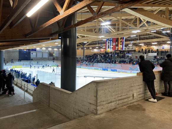 Rund 400 Zuschauer verirren sich in das Stadion in Zuchwil.
