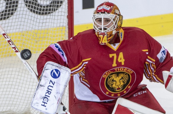 Tigers Goalie Ivars Punnenovs, waehrend dem Viertelfinalspiel, des Swiss Ice Hockey Cup, zwischen den SCL Tigers, und dem HC Genf-Servette, am Dienstag, 27. Oktober 2018, in der Ilfishalle in Langnau. ...