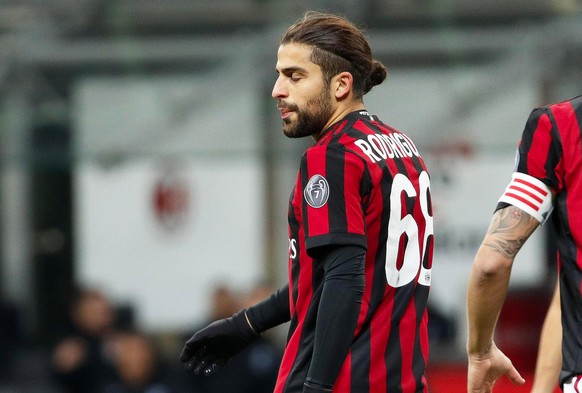 epa06540760 Milan&#039;s Ricardo Rodriguez reacts after missing a penalty during the Italian Serie A soccer match between AC Milan and UC Sampdoria at Giuseppe Meazza stadium in Milan, Italy, 18 Febru ...