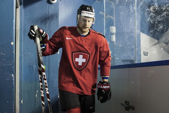 Tanner Richard of Switzerland arrives during a training session during the Ice Hockey World Championship in Paris, France on Friday, May 05, 2017. (KEYSTONE/Peter Schneider)