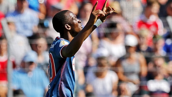 epa06958499 Duesseldorf&#039;s Dodi Lukebakio celebrates after scoring the opening goal during the German DFB Cup first round soccer match between TuS Rot-Weiss Koblenz and Fortuna Duesseldorf in Kobl ...