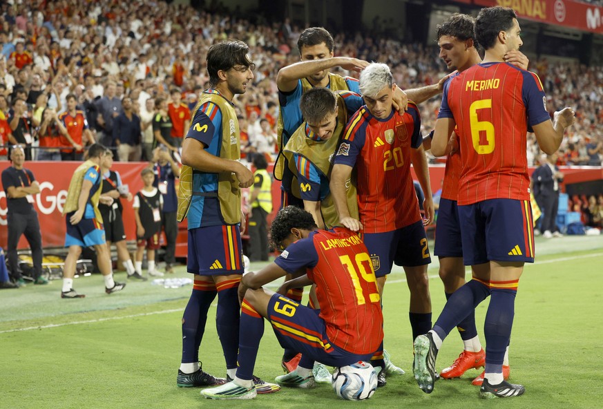 epa13271637 Spain's Lamine Yamal celebrates after scoring the 3-1 goal during the UEFA Nations League soccer match between Spain and Croatia in Seville, Spain, 29 September 2026. EPA/JULIO MUNOZ