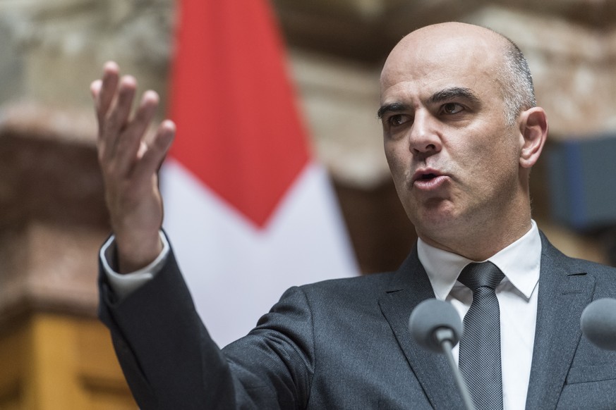 Bundesrat Alain Berset spricht zur Vorsorgedebatte an der Fruehlingssession der Eidgenoessischen Raete, am Montag, 13. Maerz 2017 im Nationalrat in Bern. (KEYSTONE/Alessandro della Valle)