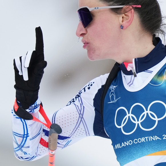 Julia Simon, of France, gestures after competing in the women's 15-kilometer individual biathlon race at the 2026 Winter Olympics in Anterselva, Italy, Wednesday, Feb. 11, 2026. (AP Photo/Andrew  ...