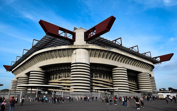 Unverkennbar, das San Siro von aussen.