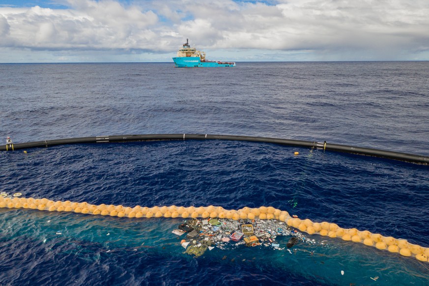 epa07892090 A handout photo made available by The Ocean Cleanup shows the company&#039;s ocean cleanup prototype System 001/B capturing plastic debris in the Great Pacific Garbage Patch, in the Pacifi ...