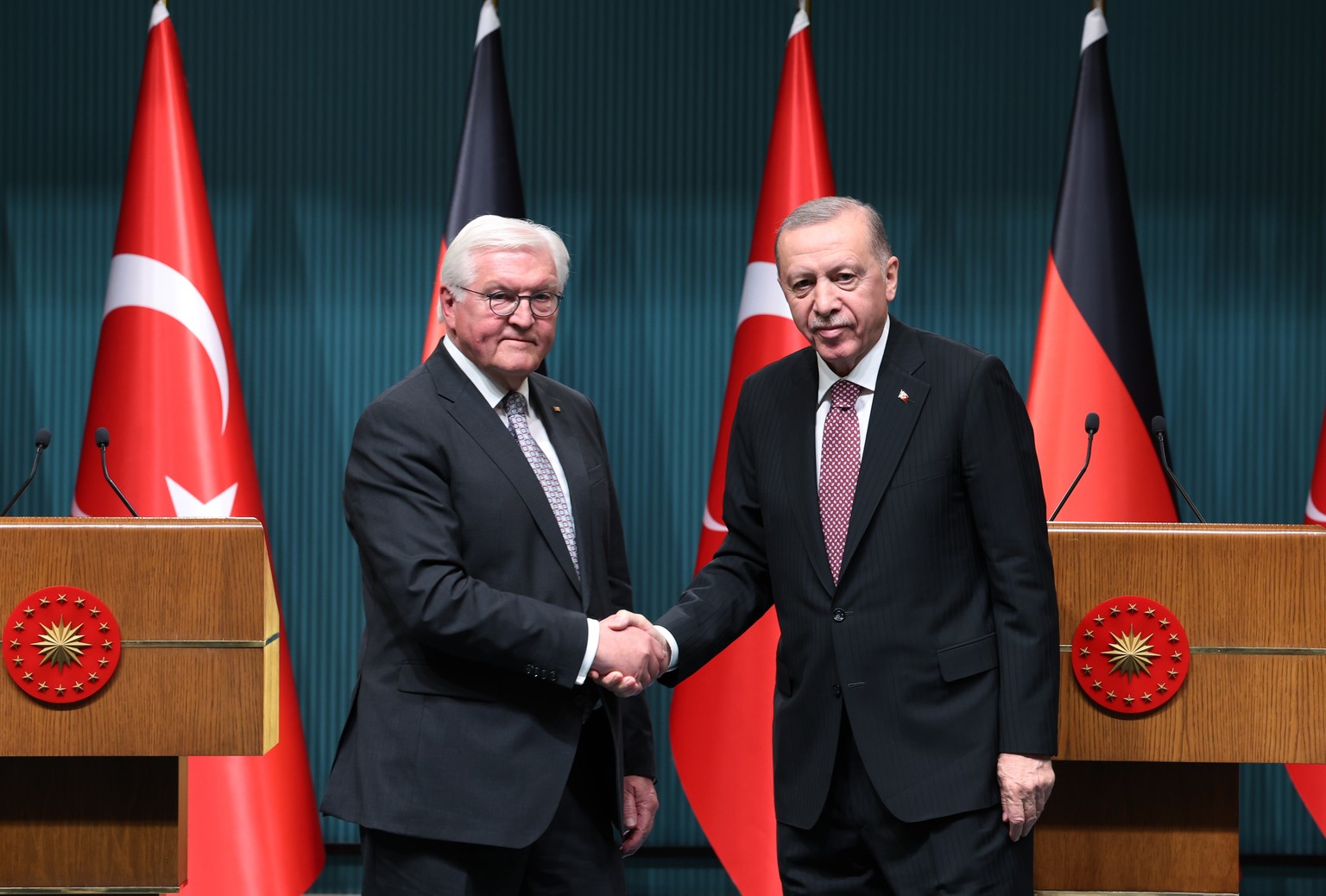epa11297828 A handout photo made available by the Turkish Presidential press office shows Turkish President Recep Tayyip Erdogan (R) and German President Frank-Walter Steinmeier (L) attending a press  ...