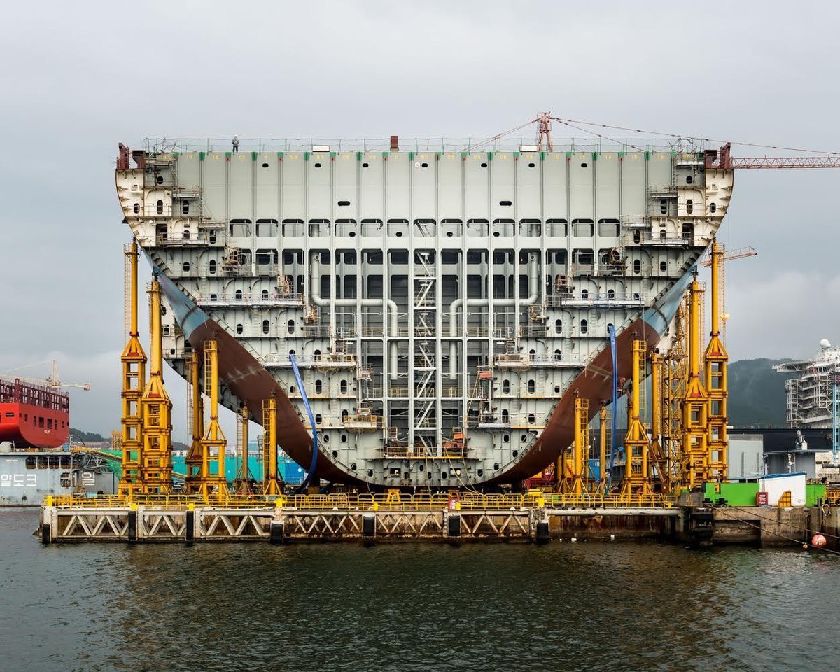 Ein Frachtschiff.