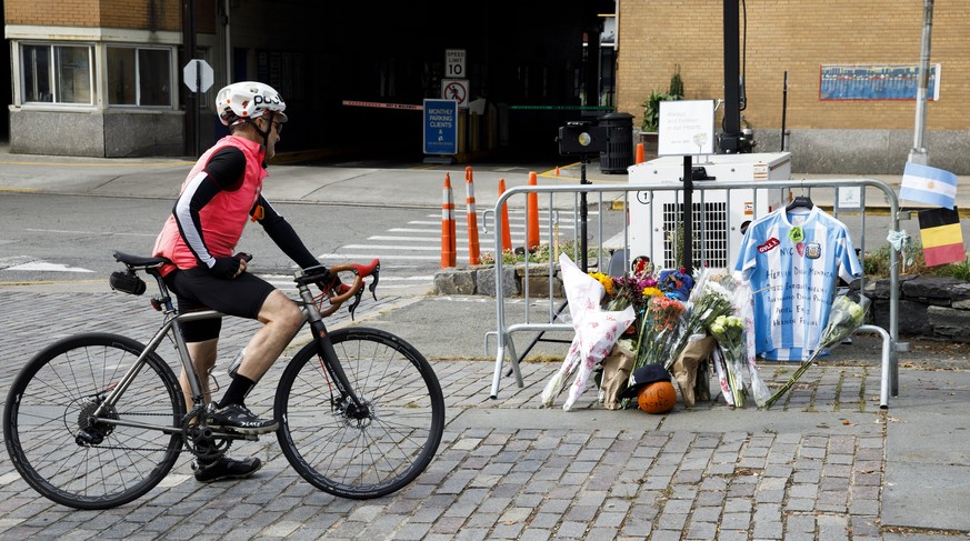 epa06303994 A man looks at a small memorial of flowers and an Argentinian soccer shirt on a police barricade along the bike path that was the scene of an terror attack on 31 October in New York, New Y ...