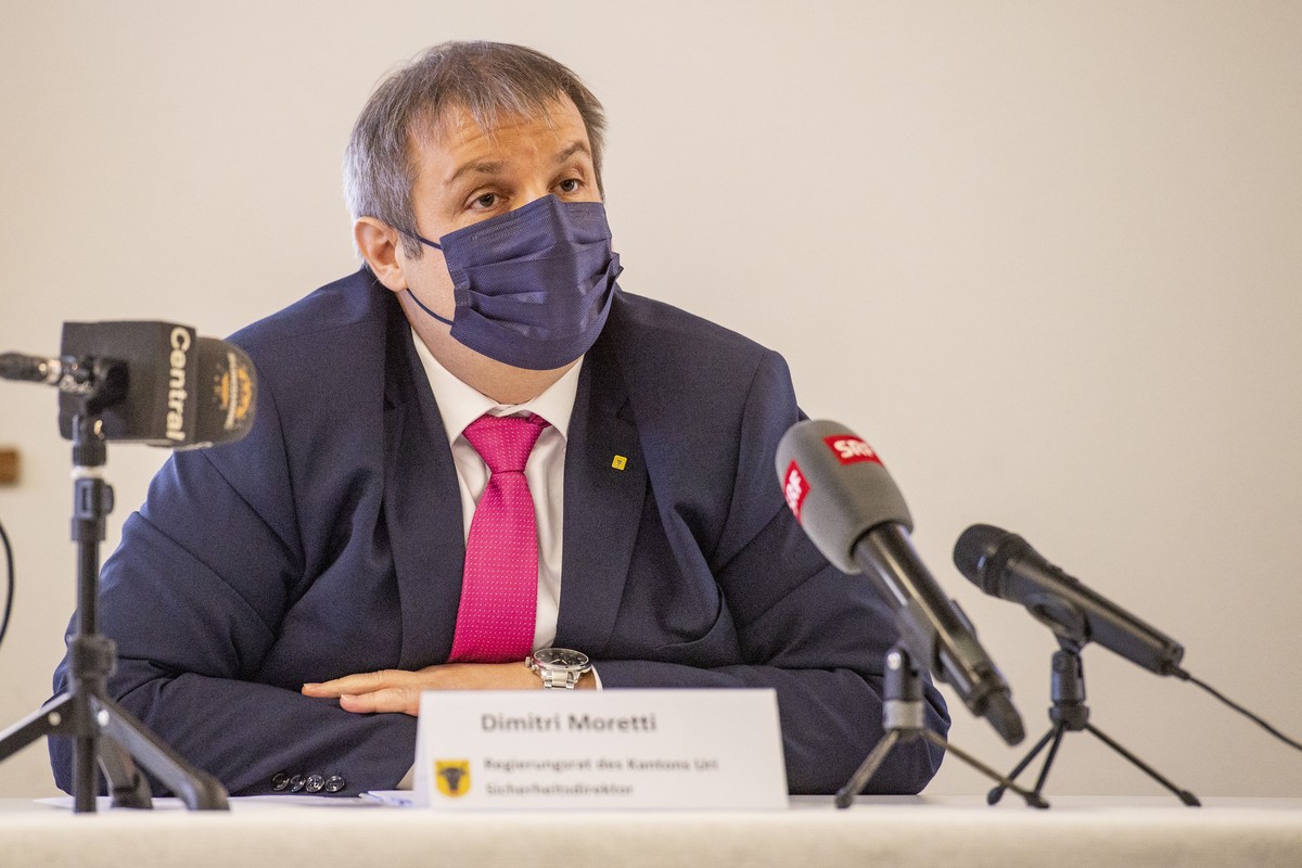 Der Urner Regierungsrat Dimitri Moretti anlaesslich einer Medienkonferenz der Sicherheitsdirektion des Kanton Uri in Altdorf zum Bewilligungsentscheid fuer die Kundgebung "Schluss mit dem Corona- ...
