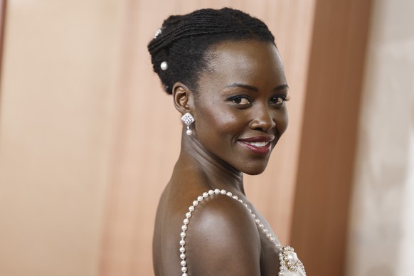 epa11936010 Kenyan-Mexican actor Lupita Nyong'o arrives on the red carpet during the 97th annual Academy Awards ceremony at the Dolby Theatre in the Hollywood neighborhood of Los Angeles, Califor ...
