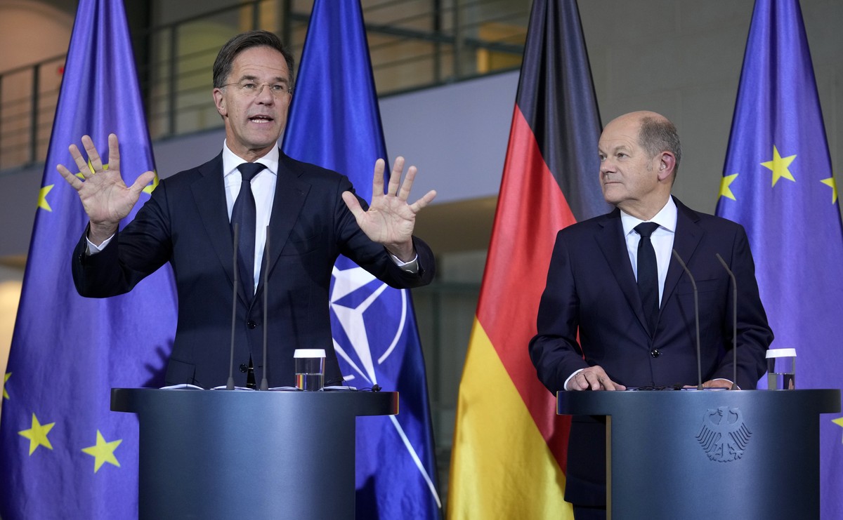 German Chancellor Olaf Scholz, right, and NATO Secretary General Mark Rutte attend a press conference in the chancellory in Berlin, Germany, Monday, Nov. 4, 2024. (AP Photo/Ebrahim Noroozi)
Olaf Schol ...