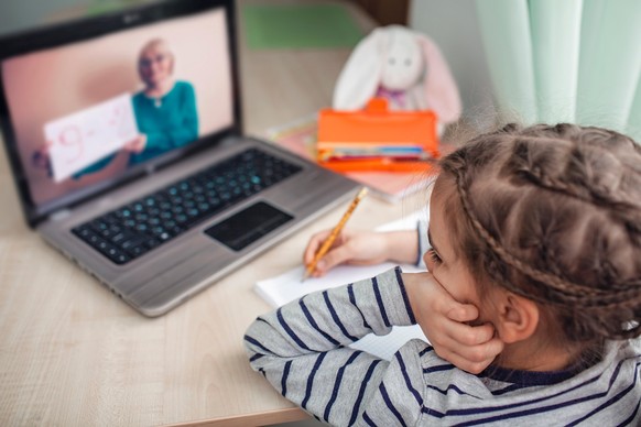 Home-Schooling stellt für Familien mit geringen Einkommen ein Problem dar.